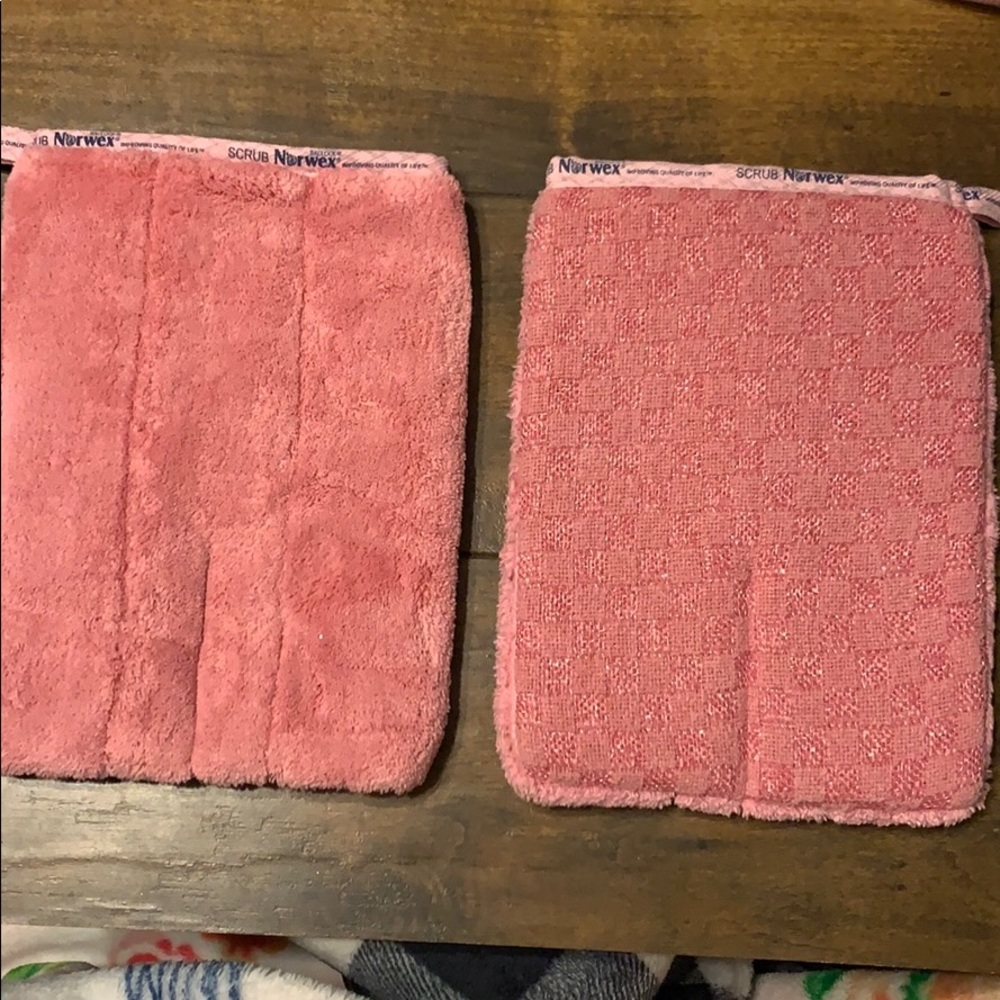 Norwex bathroom scrub mitt